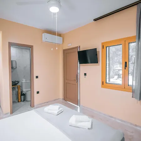 Otel Pefkon Afytos